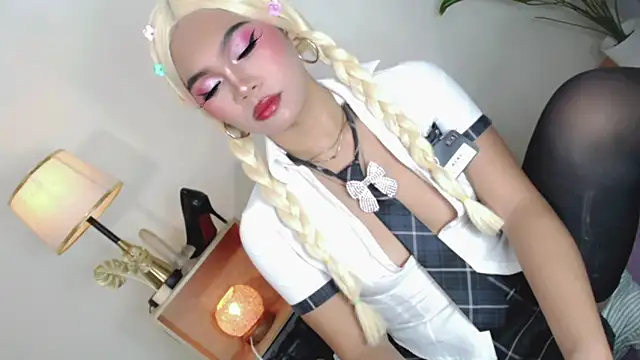 Snapshot of miyaa_Moore chatting on 17, 11, 2025 miyaa Moore online show from 17, 11, 2025