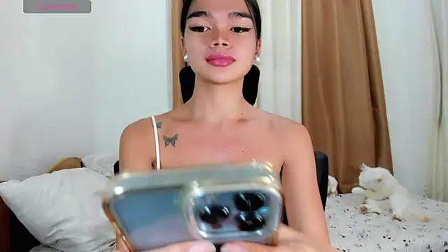 Snapshot of kendall_petite18 chatting on 9, 7, 2026 kendall petite18 online show from 9, 7, 2026