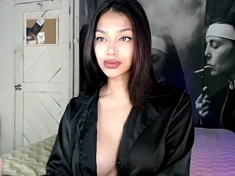 Snapshot of itsmekarinaaa chatting on 6, 4, 2026 itsmekarinaaa online show from 6, 4, 2026