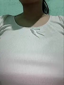 Snapshot of Shiny_Babe chatting on 8, 4, 2026 Shiny Babe online show from 8, 4, 2026