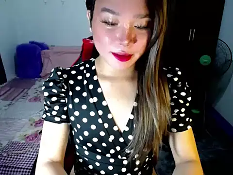 Urassiansweetcummer online show from 24, 10, 2025