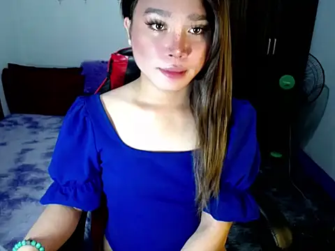 Urassiansweetcummer online show from 11, 11, 2025