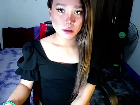 Urassiansweetcummer online show from 13, 11, 2025