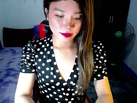 Urassiansweetcummer online show from 20, 11, 2025