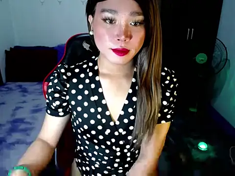 Urassiansweetcummer online show from 15, 12, 2025