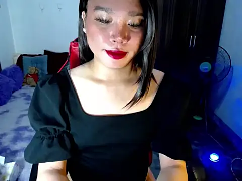 Urassiansweetcummer online show from 13, 5, 2026
