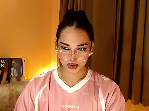 Snapshot of magnificent_kitana chatting on 24, 10, 2025 magnificent kitana online show from 24, 10, 2025
