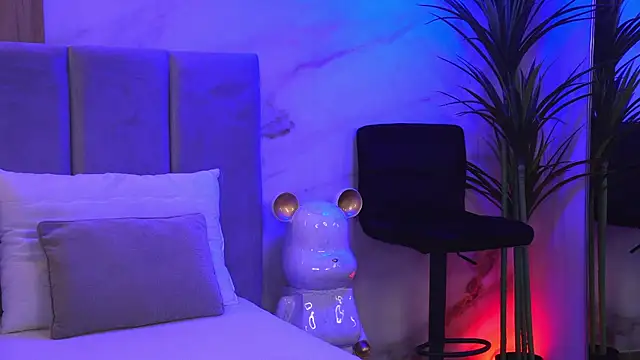 Izabellle02 online show from 13, 4, 2026