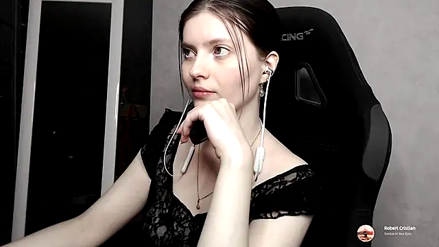 cute elfy  online show from 18, 9, 2025