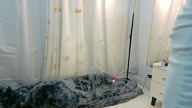 BeccaReedd online show from 15, 12, 2025