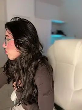 Snapshot of julieta_jhonss chatting on 4, 4, 2026 julieta jhonss online show from 4, 4, 2026