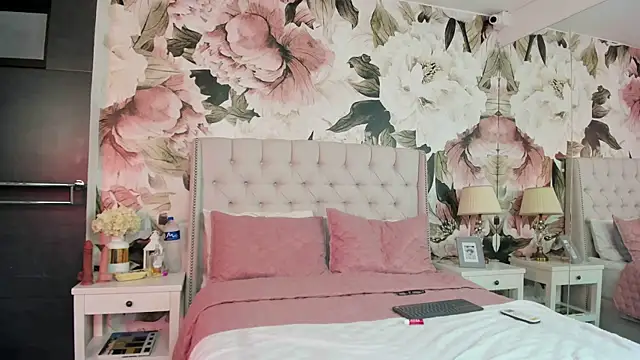 Snapshot of MaddyMay_ chatting on 7, 11, 2025 MaddyMay online show from 7, 11, 2025