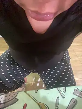 Snapshot of itsmeyourgirlfucker chatting on 6, 1, 2026 itsmeyourgirlfucker online show from 6, 1, 2026