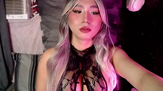 Snapshot of UrhotlucyTS chatting on 11, 10, 2025 UrhotlucyTS online show from 11, 10, 2025