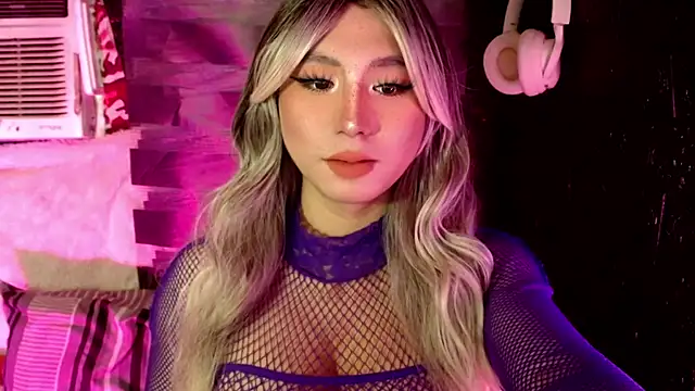 Snapshot of UrhotlucyTS chatting on 8, 11, 2025 UrhotlucyTS online show from 8, 11, 2025