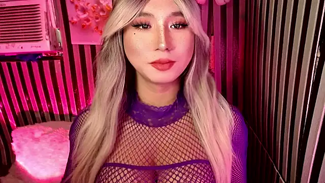 Snapshot of UrhotlucyTS chatting on 23, 3, 2026 UrhotlucyTS online show from 23, 3, 2026