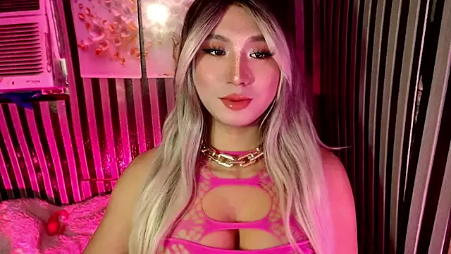 Snapshot of UrhotlucyTS chatting on 27, 3, 2026 UrhotlucyTS online show from 27, 3, 2026