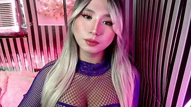 UrhotlucyTS online show from 8, 7, 2026