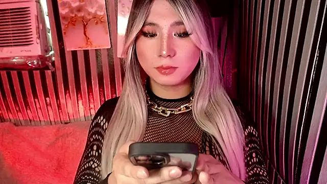 UrhotlucyTS online show from 19, 7, 2026