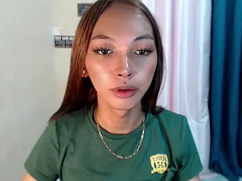 Snapshot of Simi_Ipit chatting on 5, 5, 2026 Simi Ipit online show from 5, 5, 2026