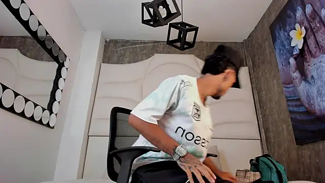 Snapshot of Thiagoferreti chatting on 4, 10, 2025 Thiagoferreti online show from 4, 10, 2025