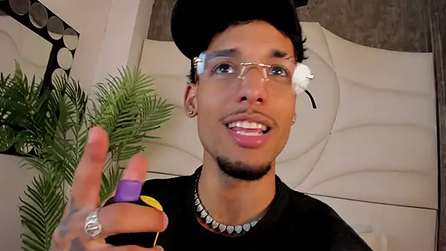 Snapshot of Thiagoferreti chatting on 14, 10, 2025 Thiagoferreti online show from 14, 10, 2025