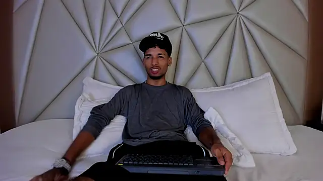 Snapshot of Thiagoferreti chatting on 3, 11, 2025 Thiagoferreti online show from 3, 11, 2025