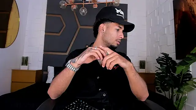 Snapshot of Thiagoferreti chatting on 4, 11, 2025 Thiagoferreti online show from 4, 11, 2025