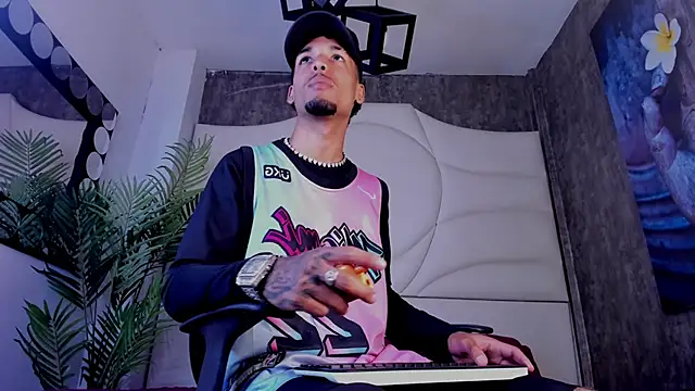 Snapshot of Thiagoferreti chatting on 11, 11, 2025 Thiagoferreti online show from 11, 11, 2025