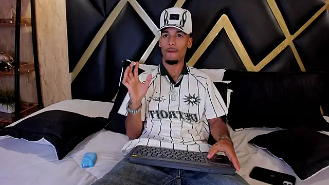 Snapshot of Thiagoferreti chatting on 7, 1, 2026 Thiagoferreti online show from 7, 1, 2026