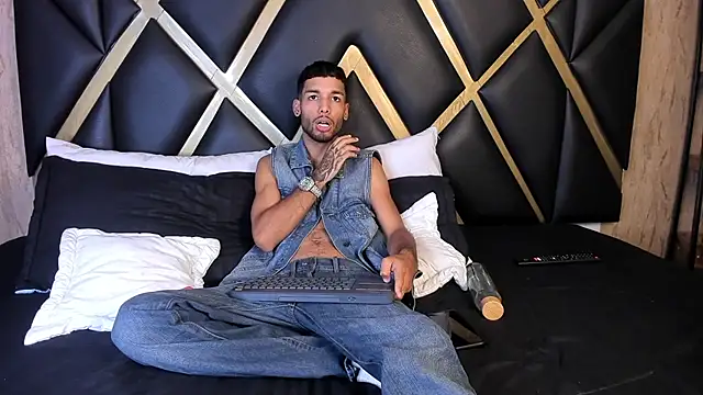 Snapshot of Thiagoferreti chatting on 3, 3, 2026 Thiagoferreti online show from 3, 3, 2026