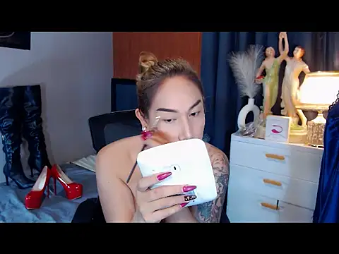 Snapshot of Allysonevanns chatting on 5, 4, 2026 Allysonevanns online show from 5, 4, 2026