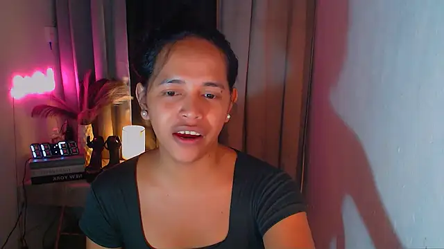 Lorainnelustts online show from 16, 12, 2025