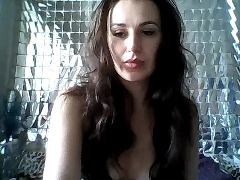 Qinini online show from 13, 10, 2025