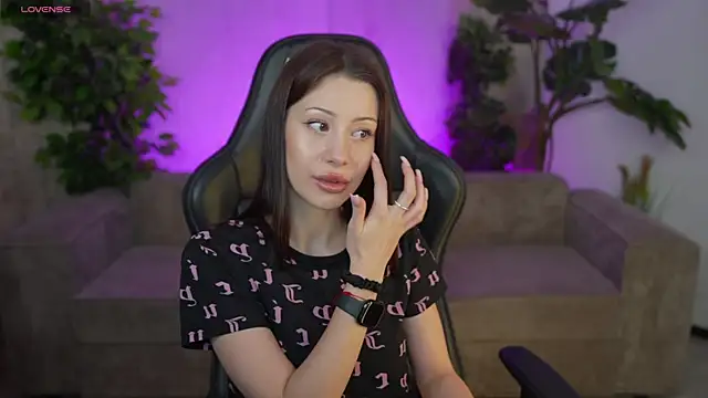 Selena Glow online show from 6, 10, 2025