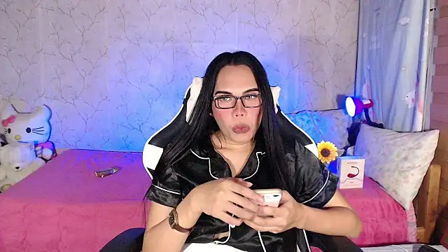 Snapshot of TssluttyNikka chatting on 11, 4, 2026 TssluttyNikka online show from 11, 4, 2026