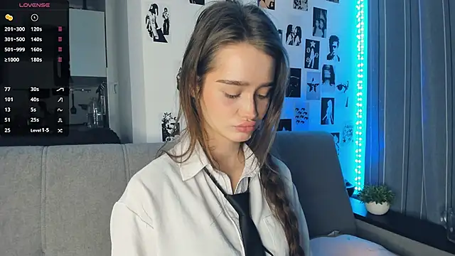 lovelyalivia online show from 12, 11, 2025