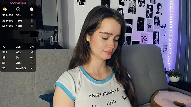 lovelyalivia online show from 3, 12, 2025