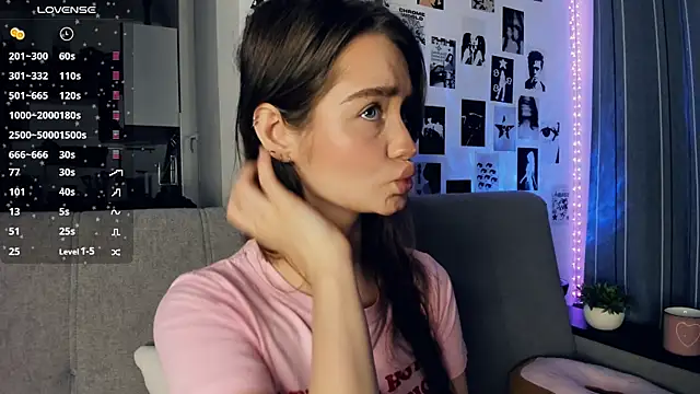 lovelyalivia online show from 5, 12, 2025