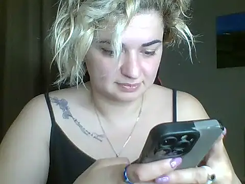 Snapshot of Wymini chatting on 17, 9, 2025 Wymini online show from 17, 9, 2025