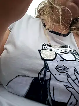 Snapshot of sofiacurvy_45 chatting on 14, 4, 2026 sofiacurvy 45 online show from 14, 4, 2026