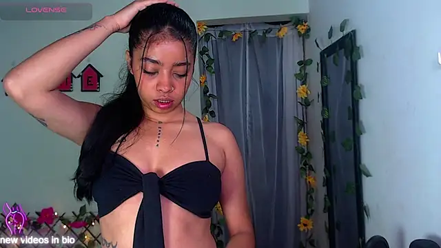 Snapshot of Angie_Lee01 chatting on 23, 10, 2025 Angie Lee01 online show from 23, 10, 2025