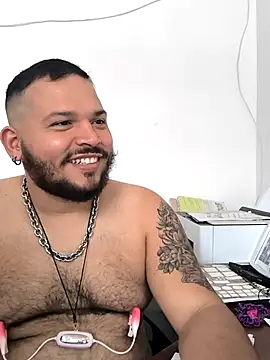 Snapshot of DannyBearrr chatting on 5, 10, 2025 DannyBearrr online show from 5, 10, 2025