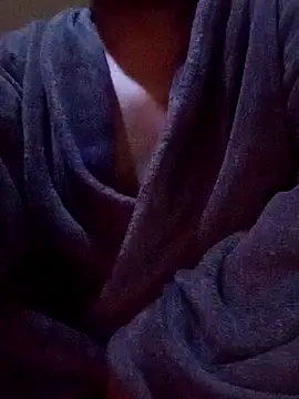 Snapshot of OnlyMoneyIwanT chatting on 12, 10, 2025 OnlyMoneyIwanT online show from 12, 10, 2025