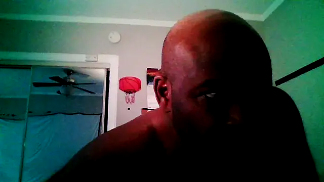 Snapshot of JezOne555 chatting on 17, 12, 2025 JezOne555 online show from 17, 12, 2025