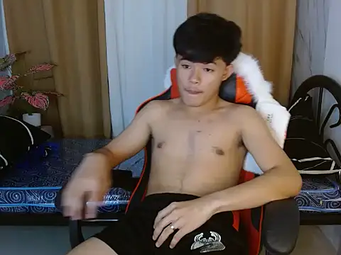 Snapshot of YourNaughtyTwink_69 chatting on 25, 4, 2026 YourNaughtyTwink 69 online show from 25, 4, 2026