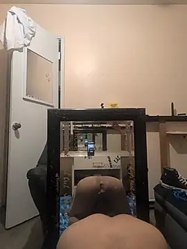 Snapshot of Cnutt310 chatting on 15, 12, 2025 Cnutt310 online show from 15, 12, 2025