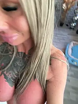Snapshot of dutchbarbie chatting on 19, 4, 2026 dutchbarbie online show from 19, 4, 2026