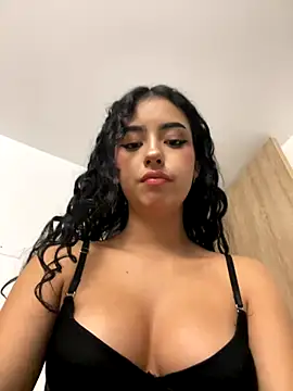 Snapshot of RosseMelody chatting on 24, 11, 2025 RosseMelody online show from 24, 11, 2025