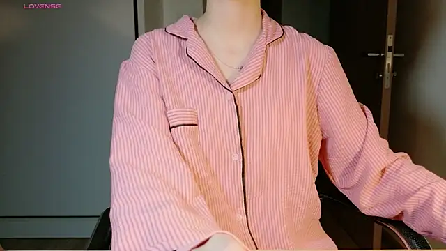 Snapshot of Ryeon_99 chatting on 15, 3, 2026 Ryeon 99 online show from 15, 3, 2026